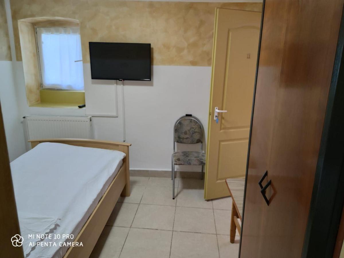 Alfredo Hostel ไกรโอวา ภายนอก รูปภาพ