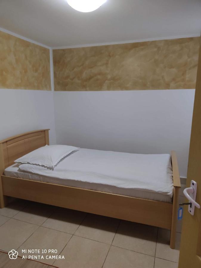Alfredo Hostel ไกรโอวา ภายนอก รูปภาพ